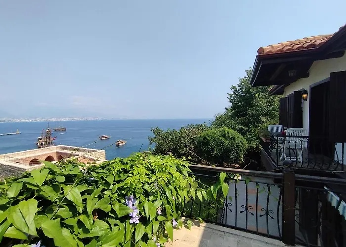 Villa Escape To History In A Stunning Stone House With Garden And Sea View In The Heart Of Alanya