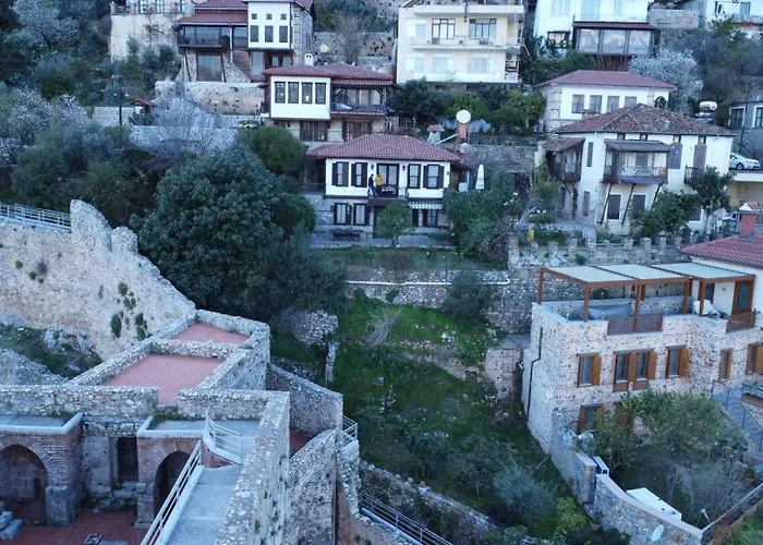 Villa Escape To History In A Stunning Stone House With Garden And Sea View In The Heart Of Alanya