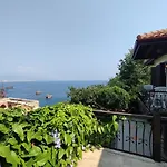 Vilă Escape To History In A Stunning Stone House With Garden And Sea View In The Heart Of Alanya