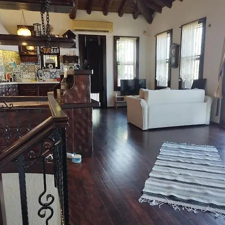 וילה Escape To History In A Stunning Stone House With Garden And Sea View In The Heart Of אלאניה