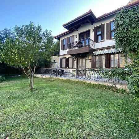 וילה Escape To History In A Stunning Stone House With Garden And Sea View In The Heart Of אלאניה