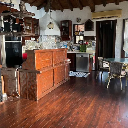 Escape To History In A Stunning Stone House With Garden And Sea View In The Heart Of * אלאניה