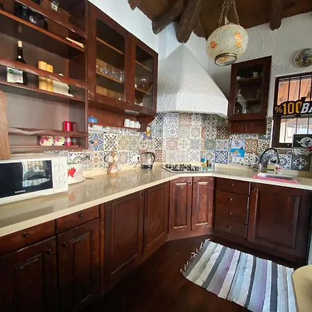 Escape To History In A Stunning Stone House With Garden And Sea View In The Heart Of אלאניה
