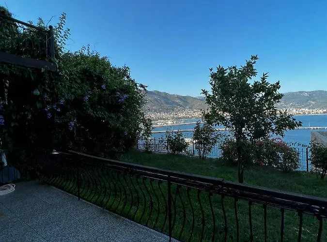 Escape To History In A Stunning Stone House With Garden And Sea View In The Heart Of Willa